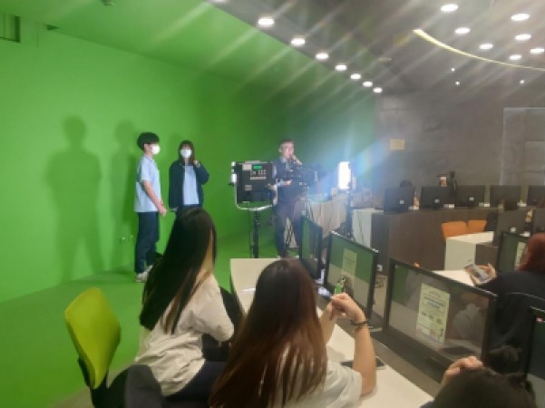 新竹高商師生參訪(另開新視窗)