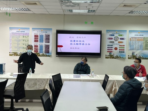 君毅高中校長、主任蒞校參訪-1(另開新視窗)